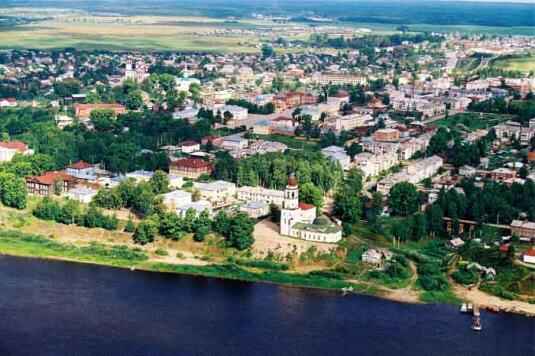 totma bordee par la riviere soukhona et dvina