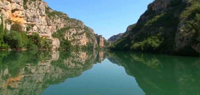 balade en bateau sur la riviere krka canyon
