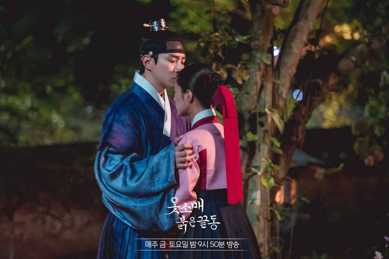 the red sleeve cuff histoire d'amour entre yi san deok im lee junho lee se young