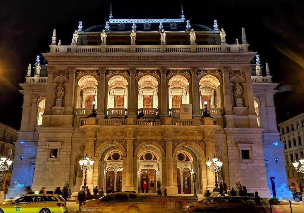 façade de l'opéra de Budapest