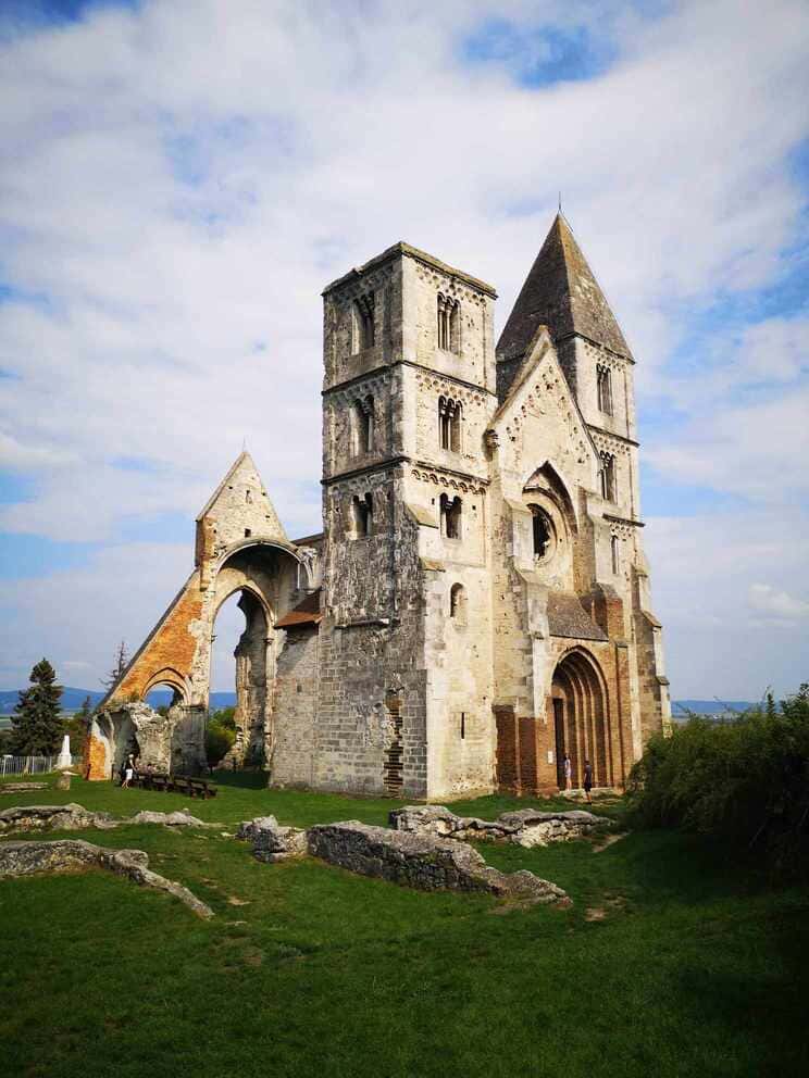 vue générale de l'église de Zsámbék Hongrie