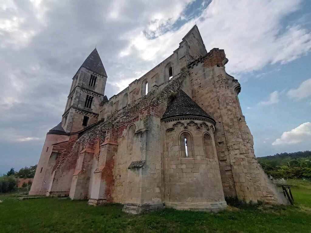 vue générale de l'église de Zsámbék Hongrie