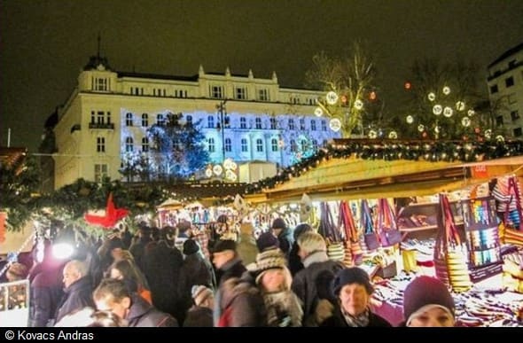 marché de noel budapest de nuit (1)