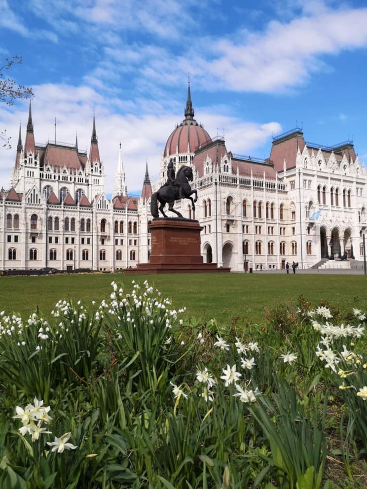 place du parlement Budapest