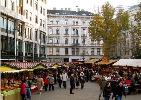 visiteurs sur le marché de noel budapest (1)