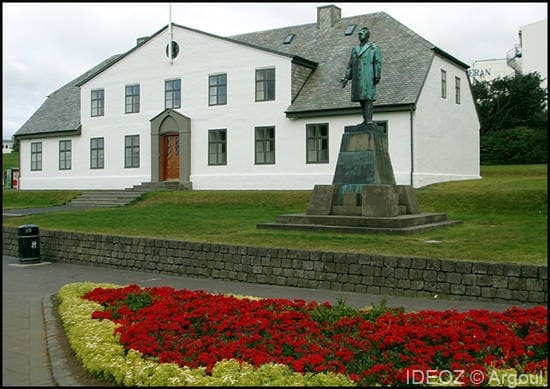 reykjavik maison et statue (1)