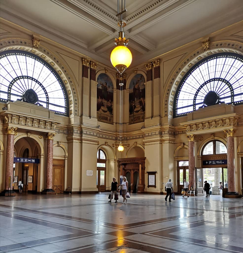 salle gare keleti[1]