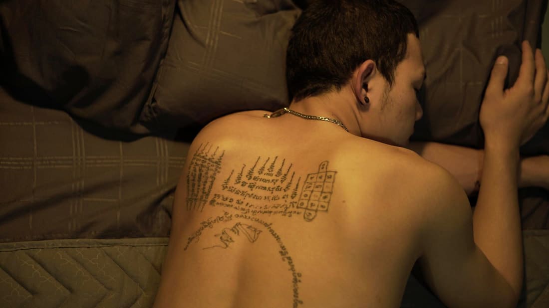 doiboy tatouage de ji lors d'un massage