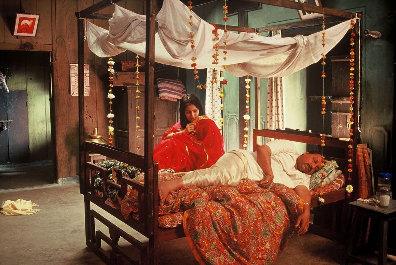 matrubhoomi scene dans le lit (1)