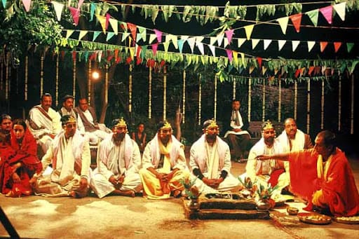 matrubhoomi scene des hommes au mariage (1)