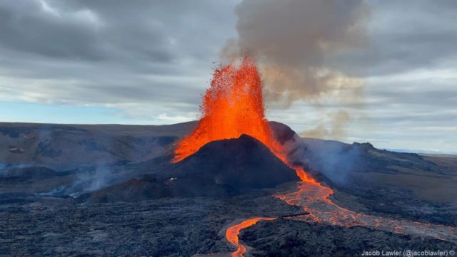 volcan actif en islande (1)