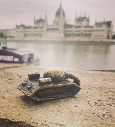 le char triste à buda[1]