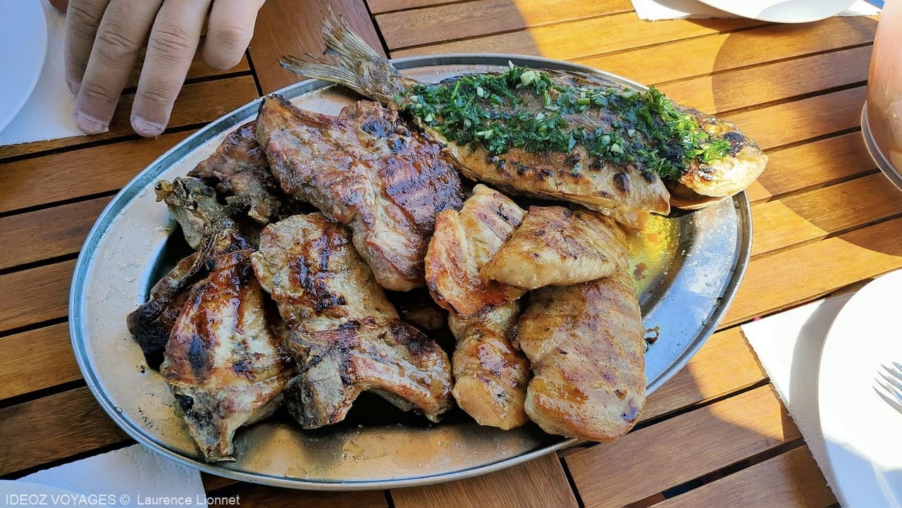 repas barbecue a bord du bateau avec zlatko petit déjeuner avec les dauphins depuis pakostane (1)