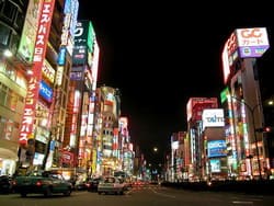 rue enseignes lumineuses tokyo