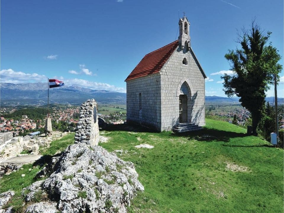 chapelle notre dame de sinj (1)