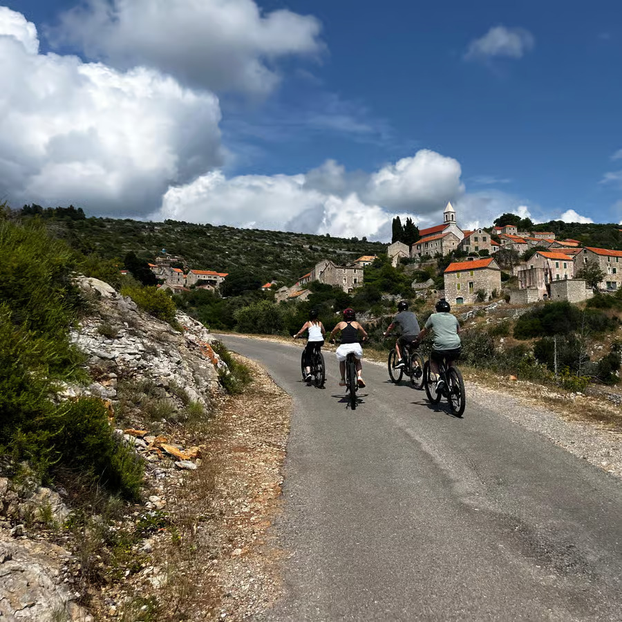 ile de hvar en velo