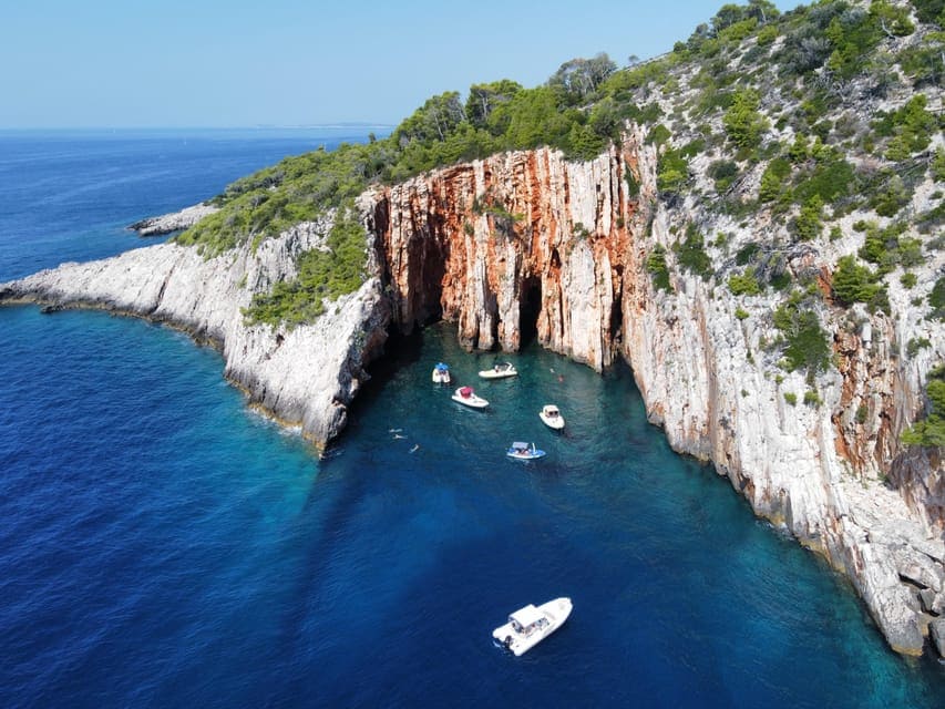 roches rouges red rocks hvar