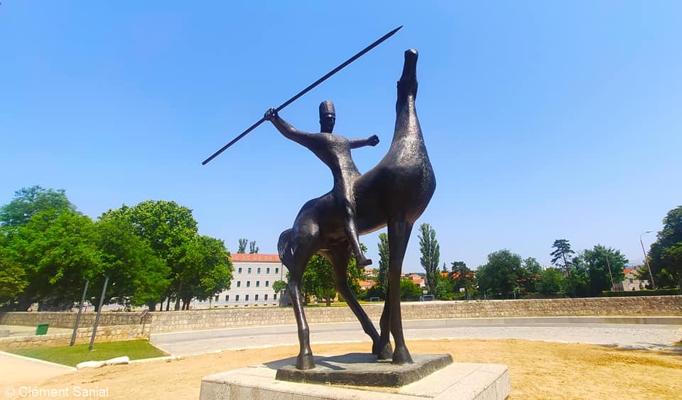 statue en hommage à l'alka