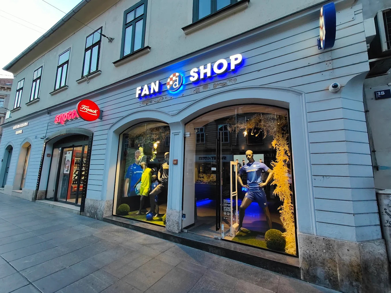 gnk dinamo zagreb fan shop (1)