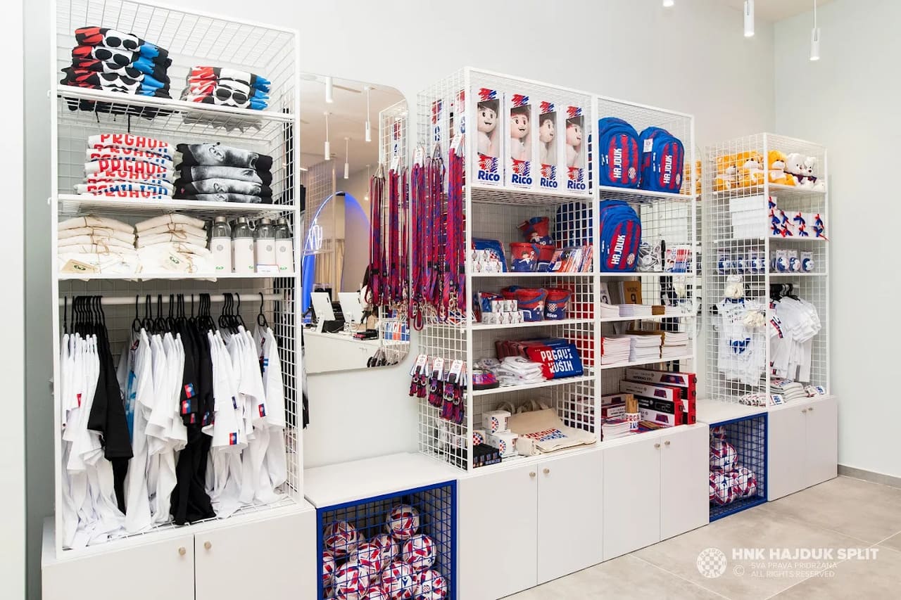 hajduk mall of split boutique de souvenirs