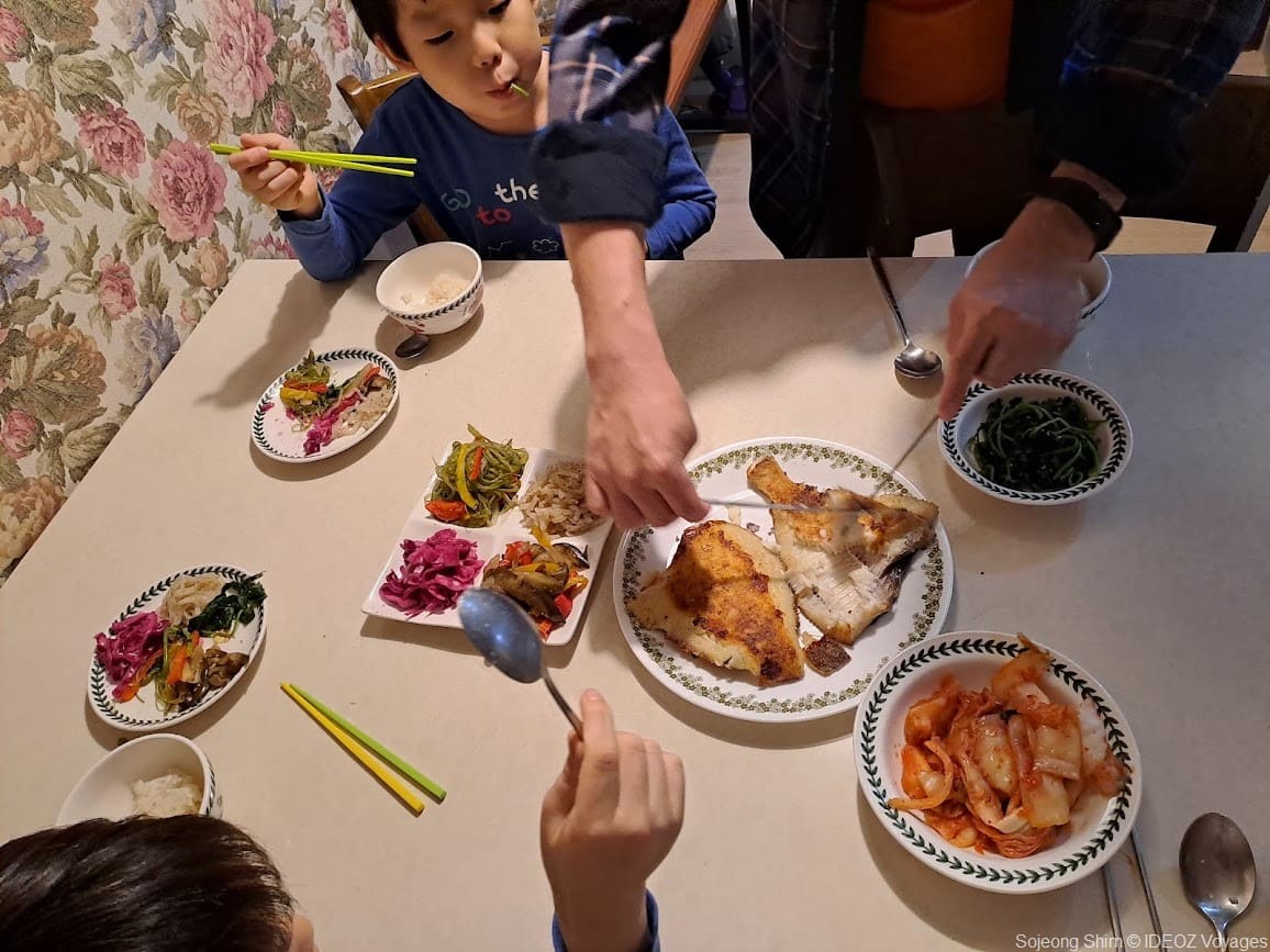 plats de chuseok poissons et légumes