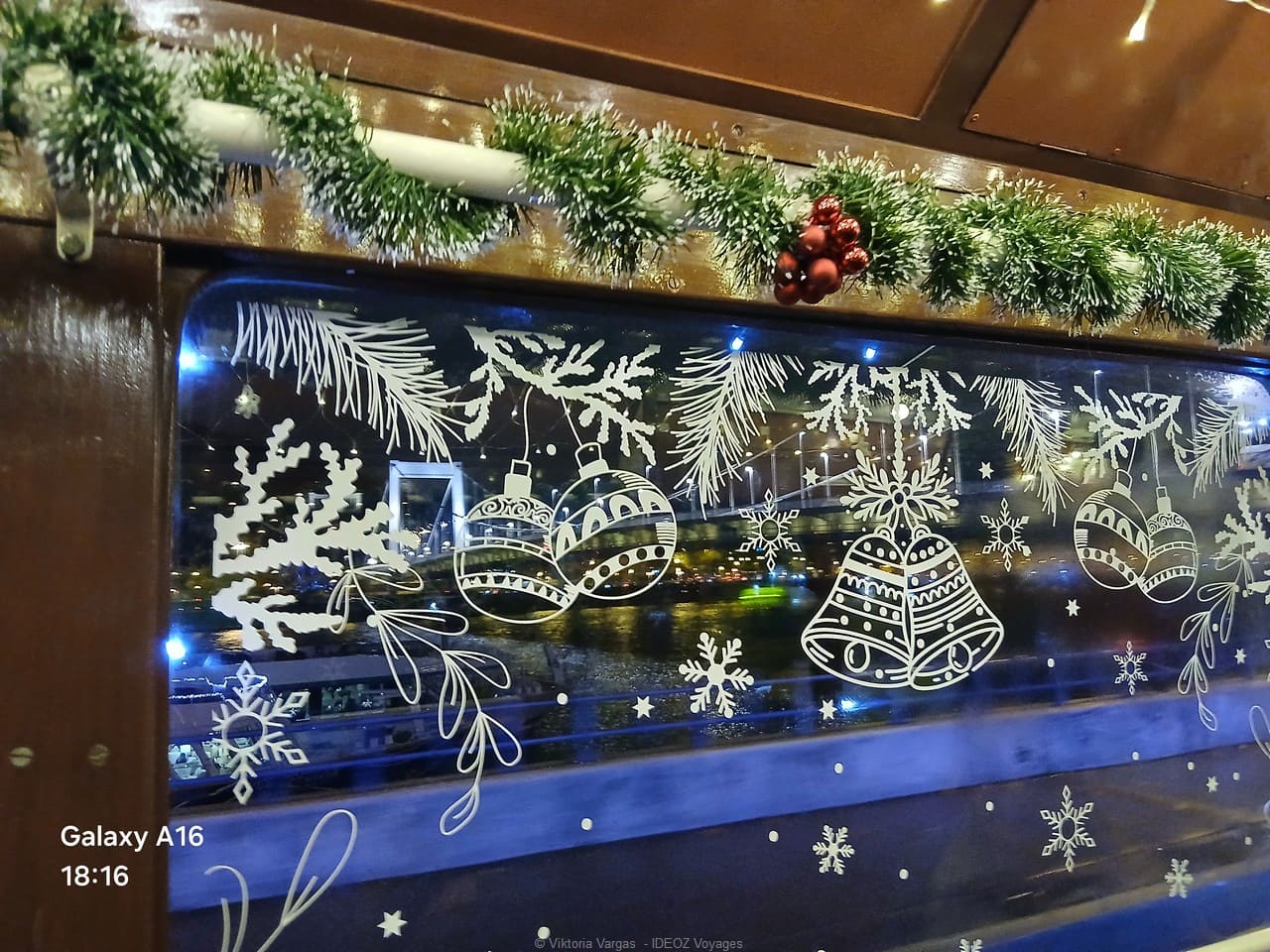 vitre décorée tram de noel budapest (1)