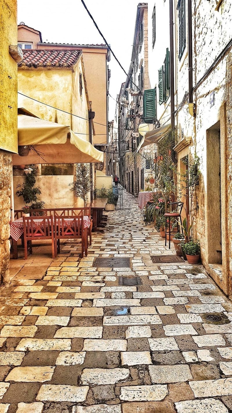 marenda 2 ankica sibenik terrasse dans la rue (2)