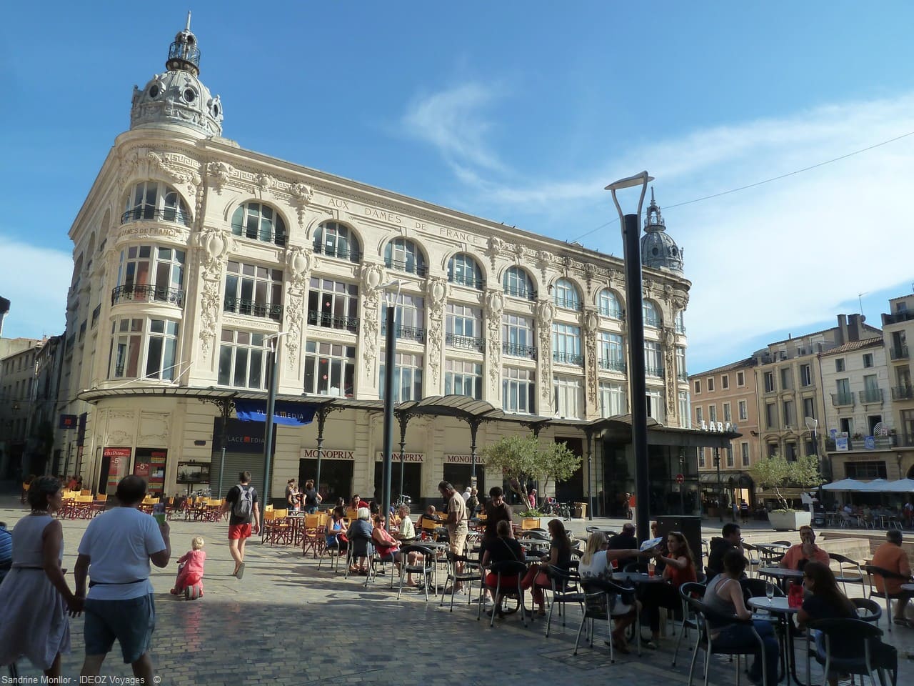 centre viille historique place centrale narbonne (1)