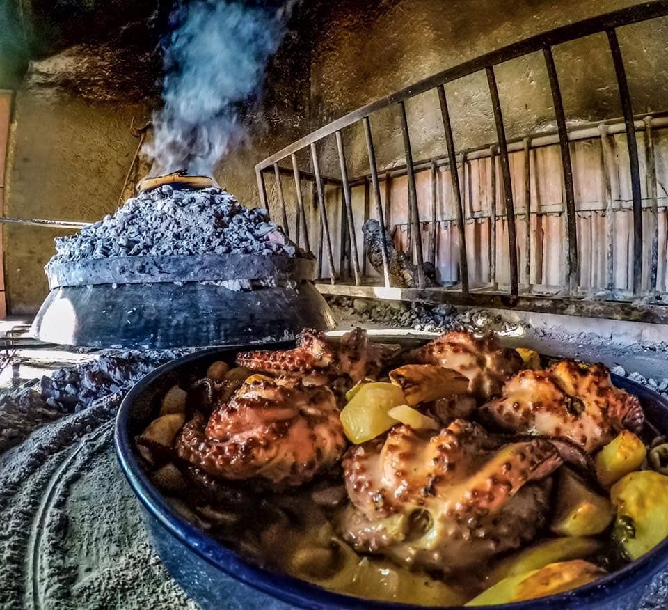 cuiisson du poulpe sous la cloche peka