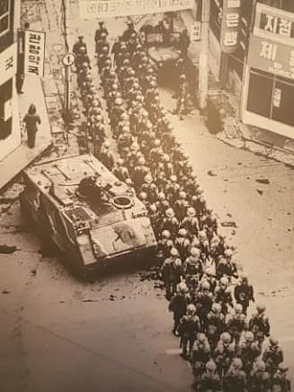 rétablissement de la loi martiale en corée du sud en 1979 (1)