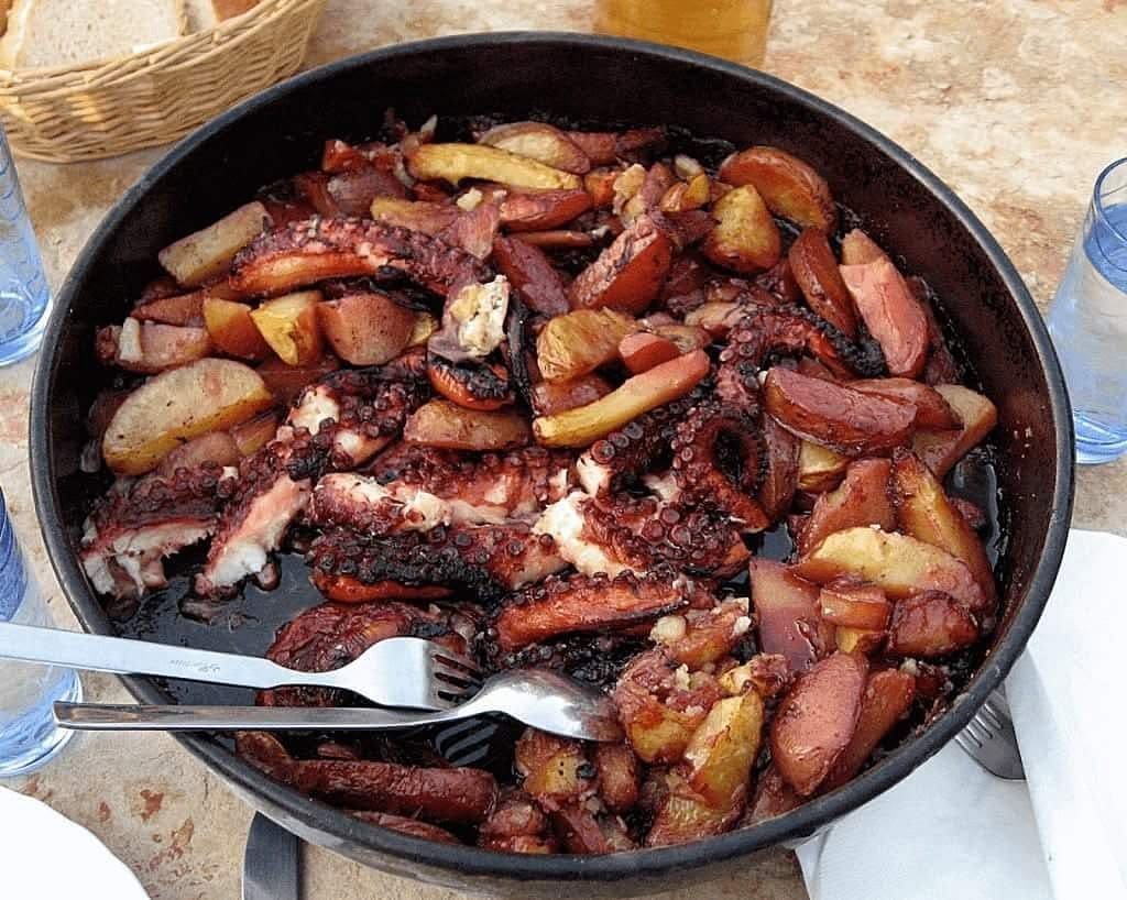 konoba vinica monkovic ljuta peka de poulpe (1)