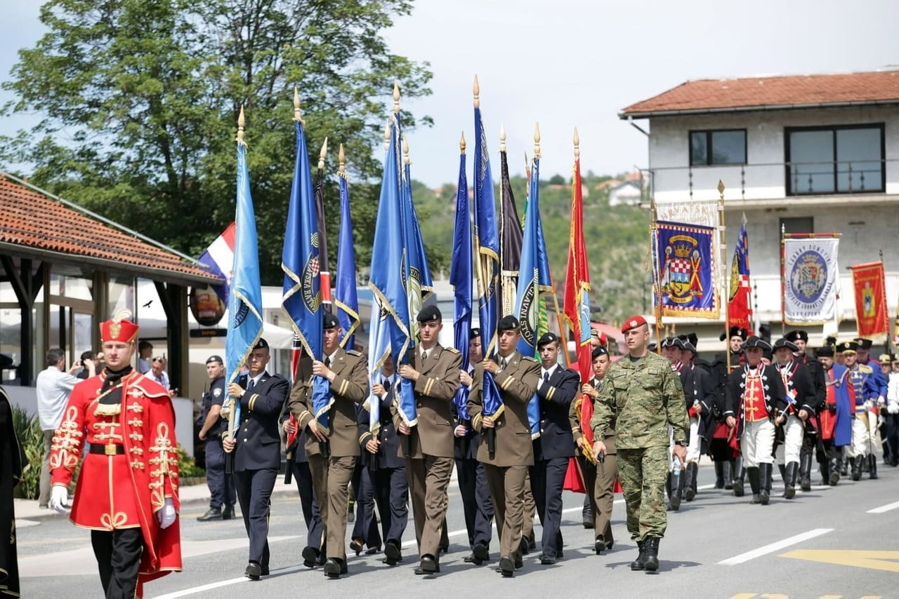 défilé lors de la célébration du 5 août à knin (1)