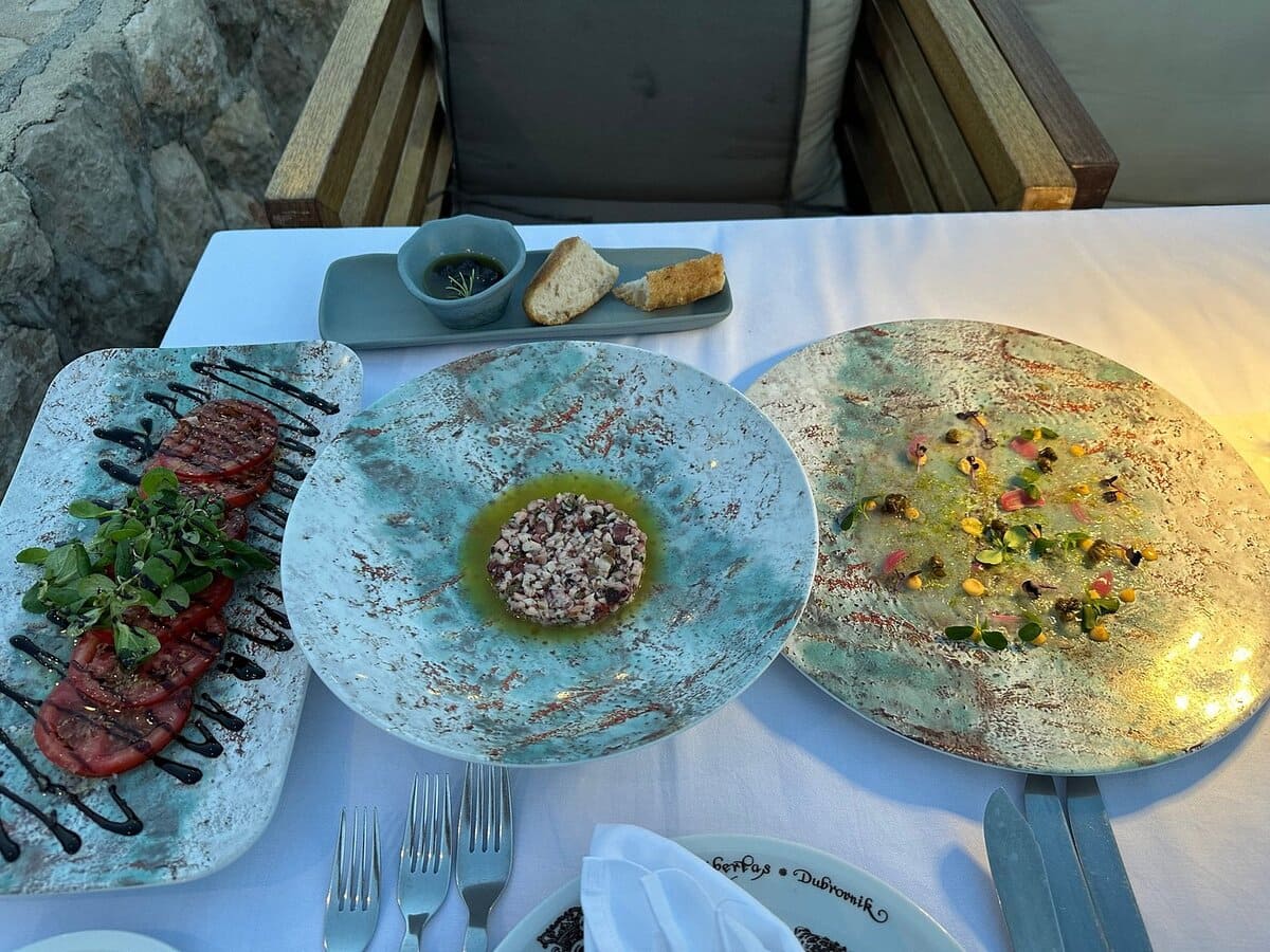 libertas fish restaurant dubrovnik plats d'entrées tomate tartare (1)
