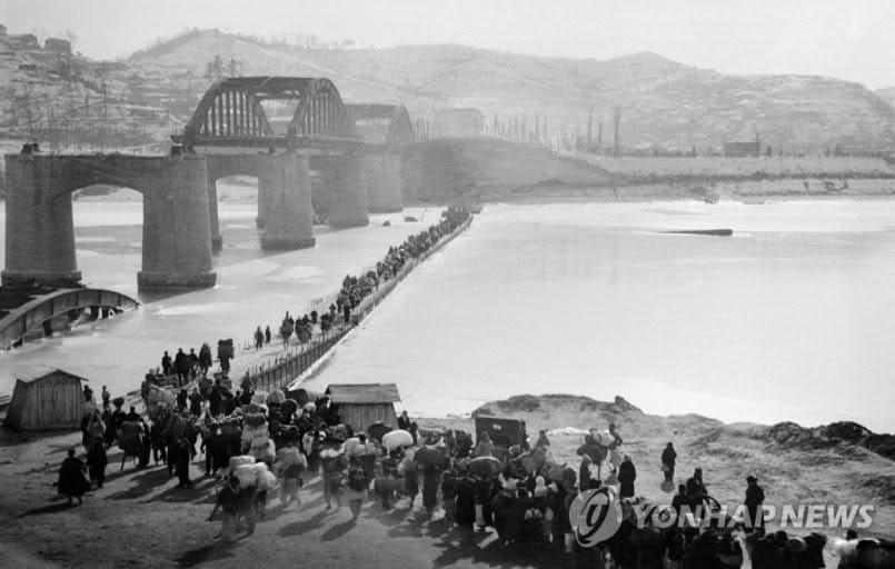 réfugiés coréens qui traversent le fleuve han lors de la partition de la corée (1)