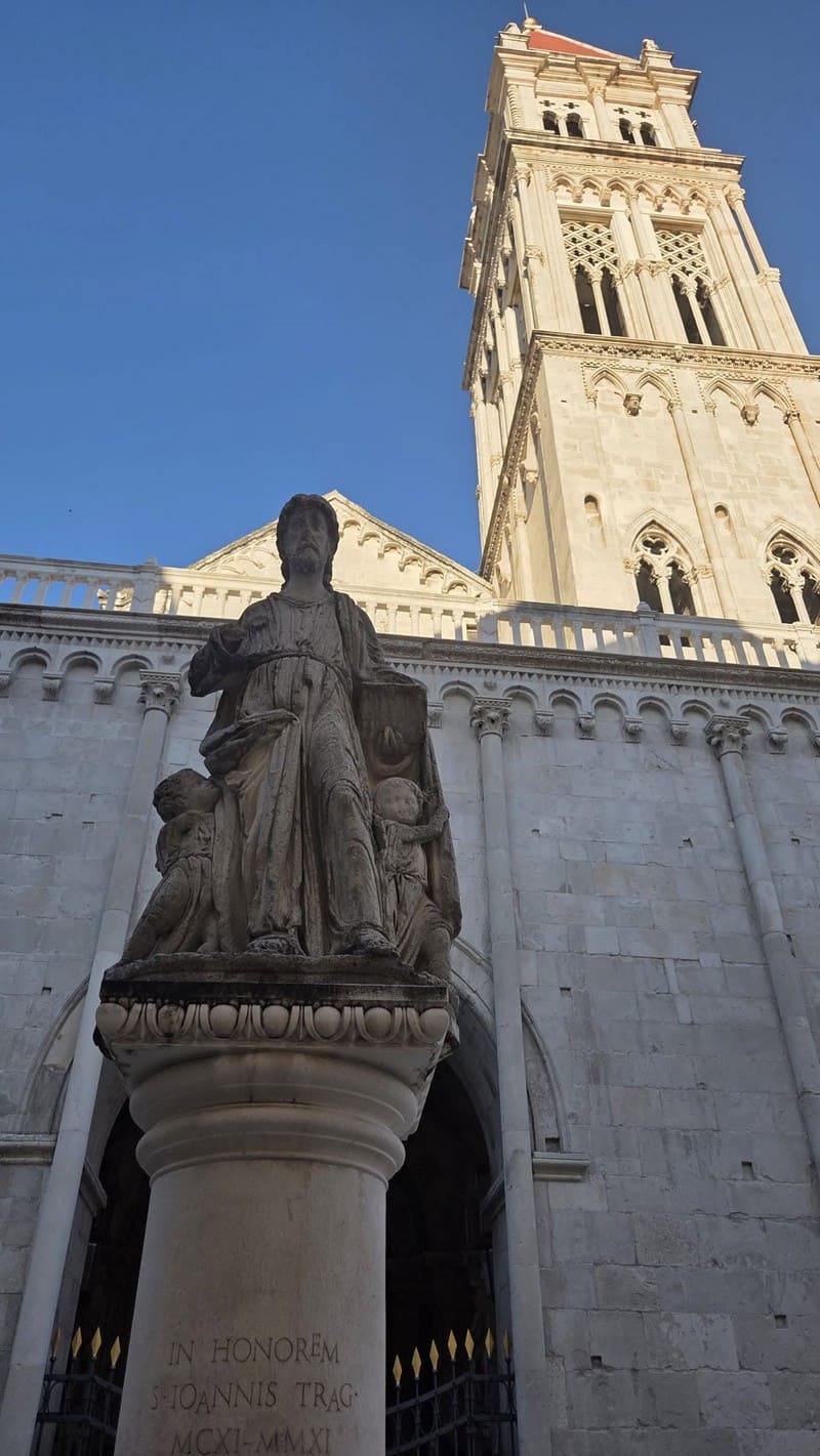 trogir clocher et statue