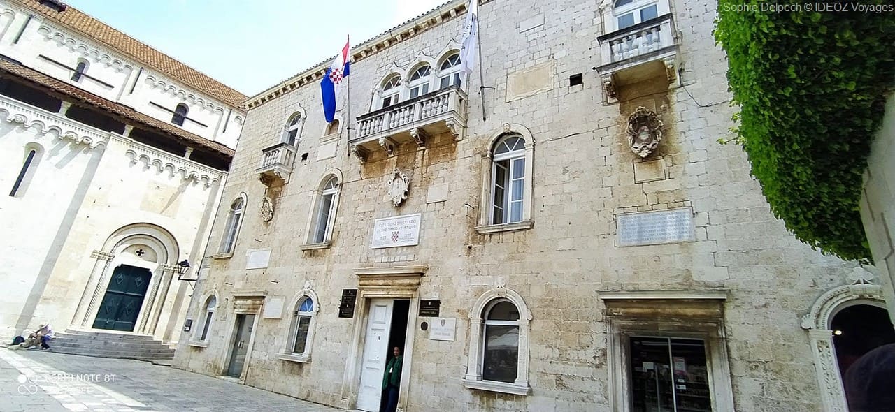trogir façades