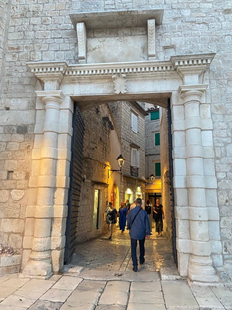 trogir porte romaine