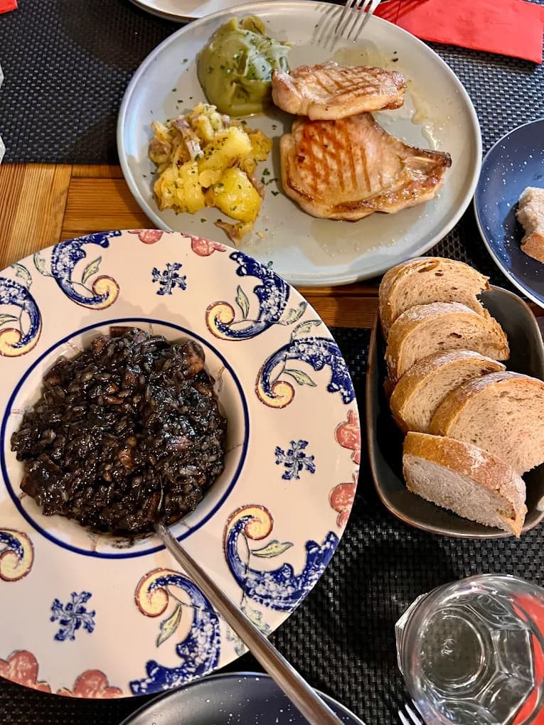 villa spiza risotto a l'encre de sèche poissons