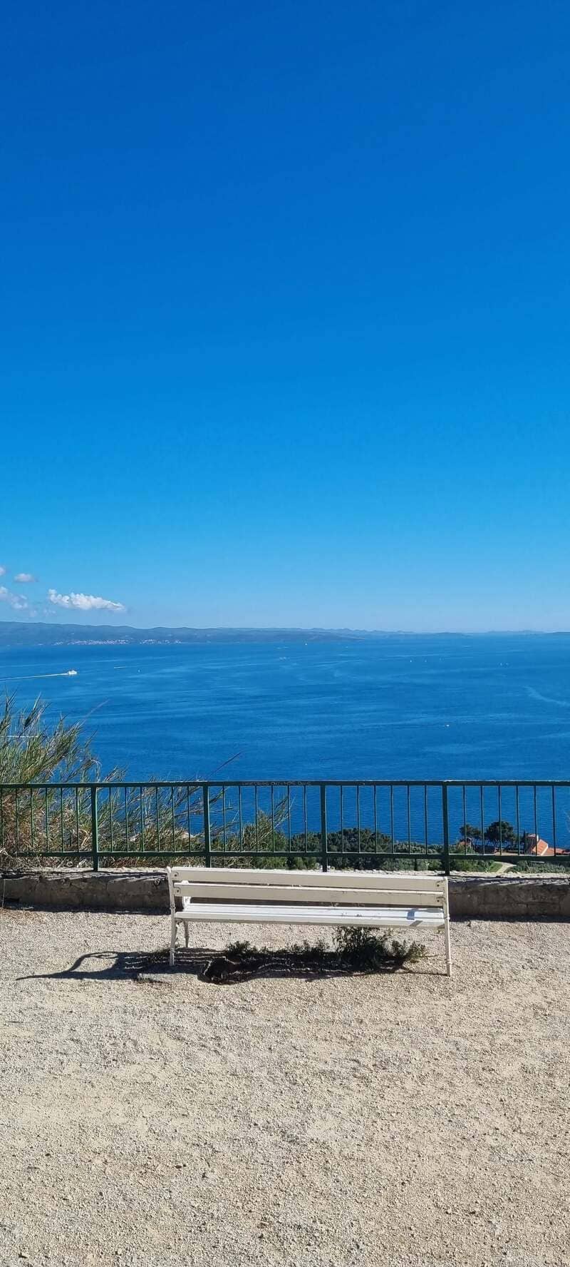 banc et point de vue sur l'adriatique depuis les hauteurs de marjan