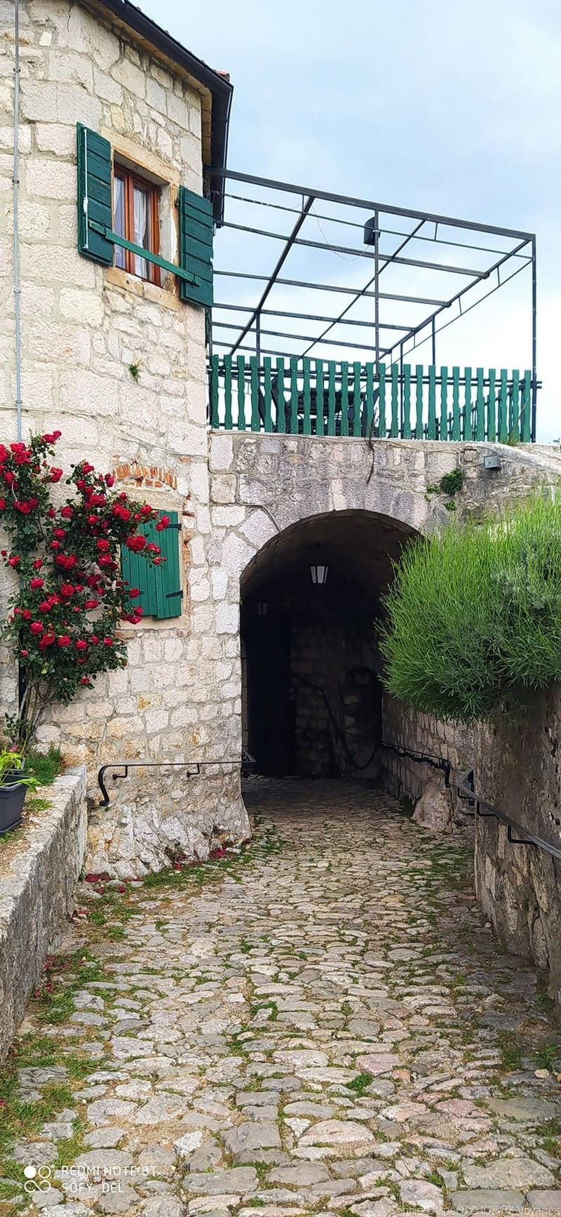 batiment dans la forteresse knin