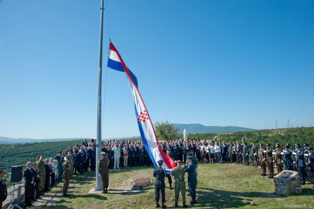 célébration du jour du souvenir le 5 aout sur la forteresse de knin (1)
