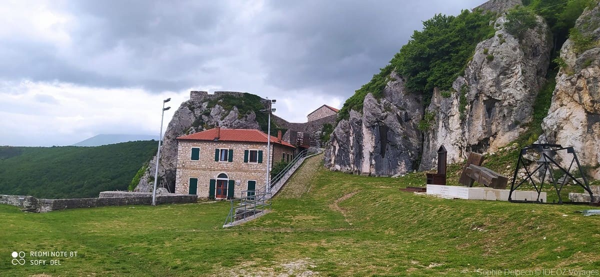 enceinte de la forteresse knin
