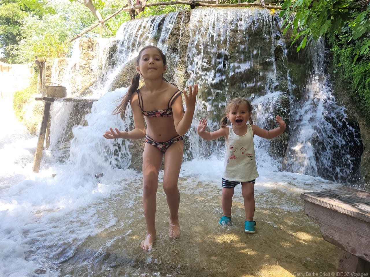 les enfants adorent les cascades à roski slap krka