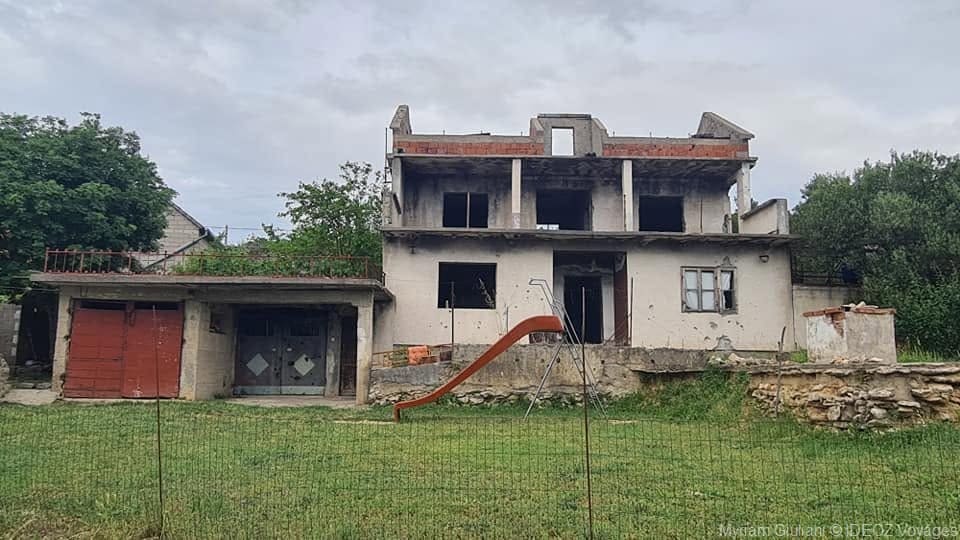 maison en ruines abandonnée par les serbes près de knin