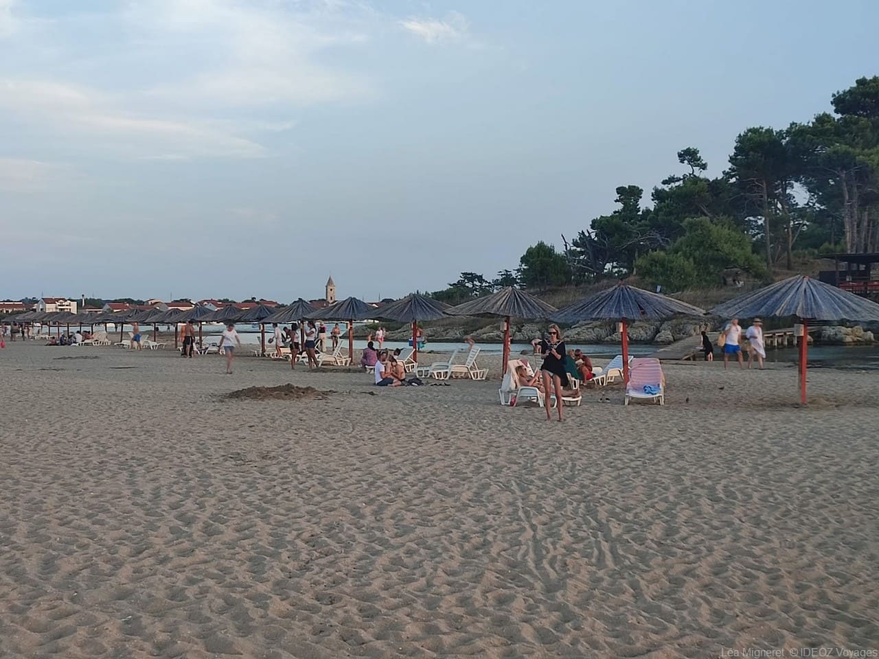 nin plage de la reine parasols
