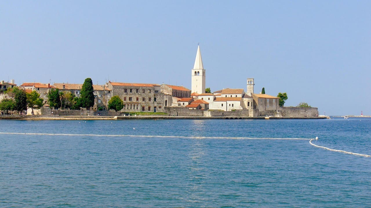 panorama de porec depuis la mer (1)