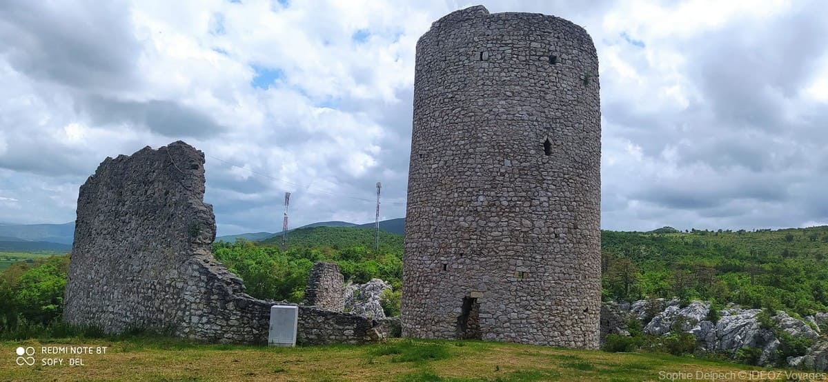 tour de la forteresse de knin