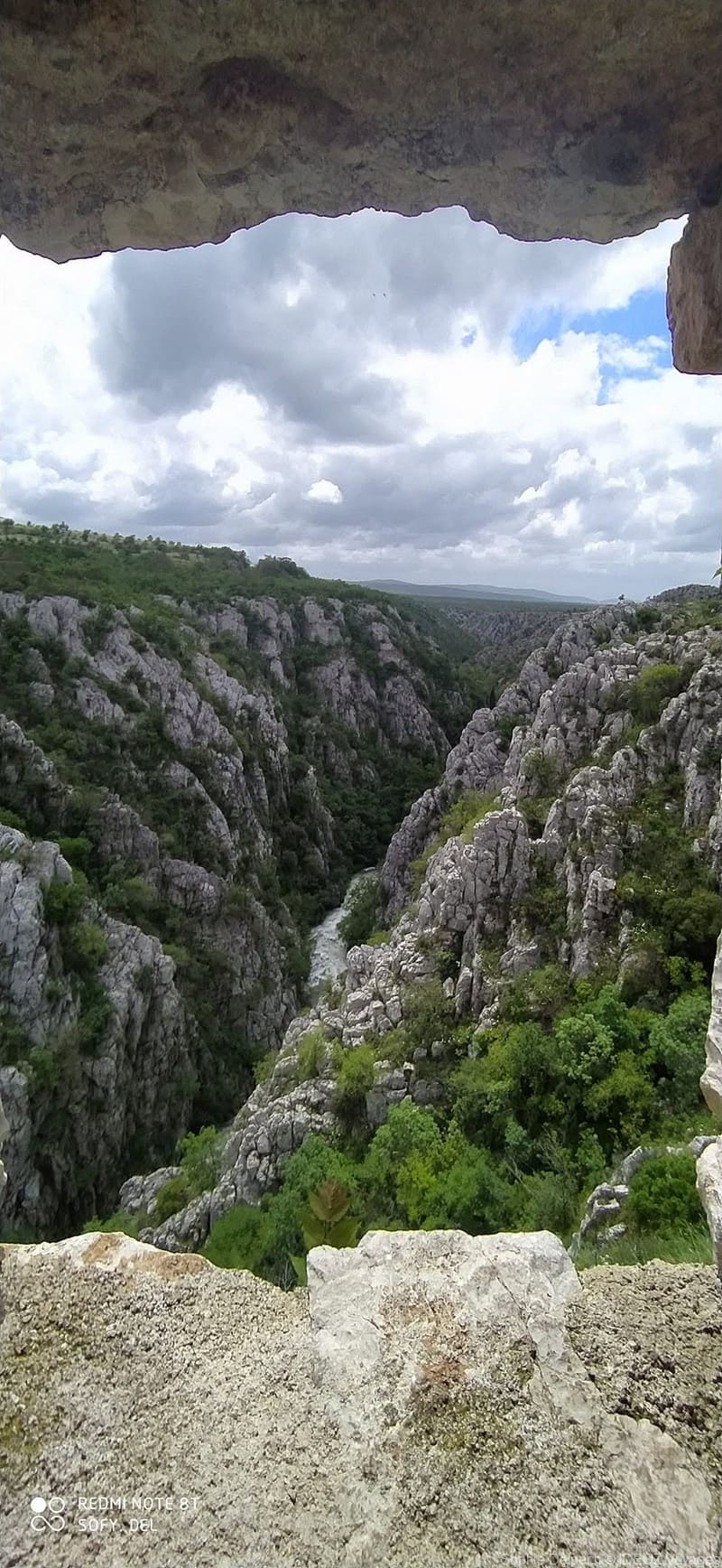 vue sur les montagnes karstiques knin