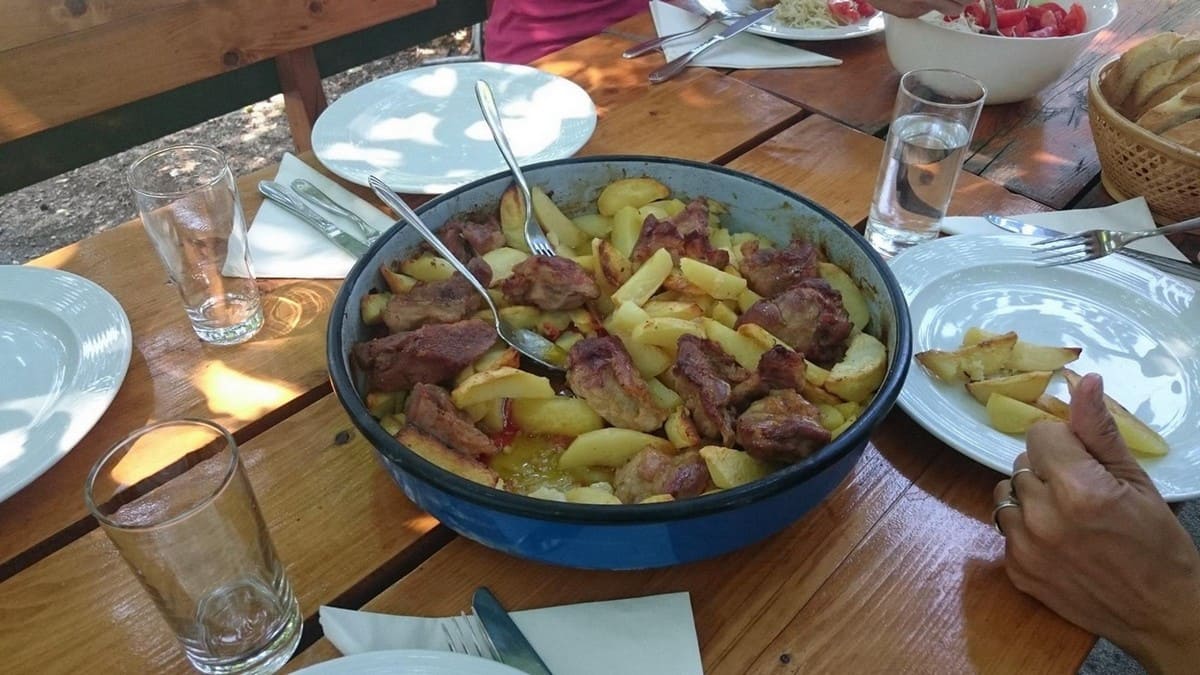 konoba roko à gornja brela peka de viandes