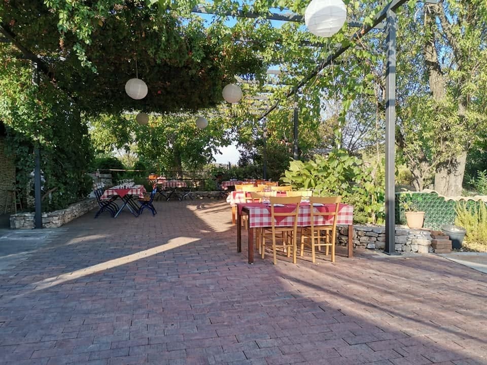 roki's à plisko polje terrasse (1)